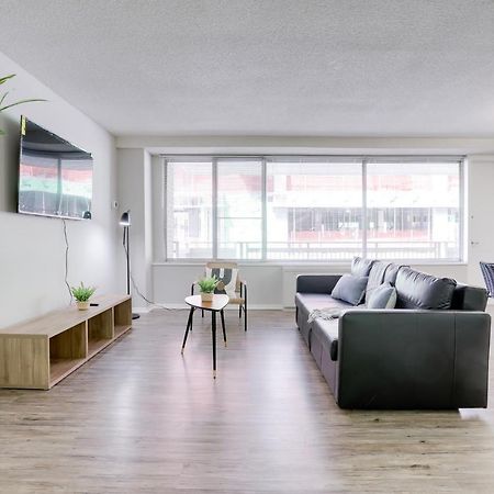 Modern Apartment At Crystal City Arlington Exterior foto