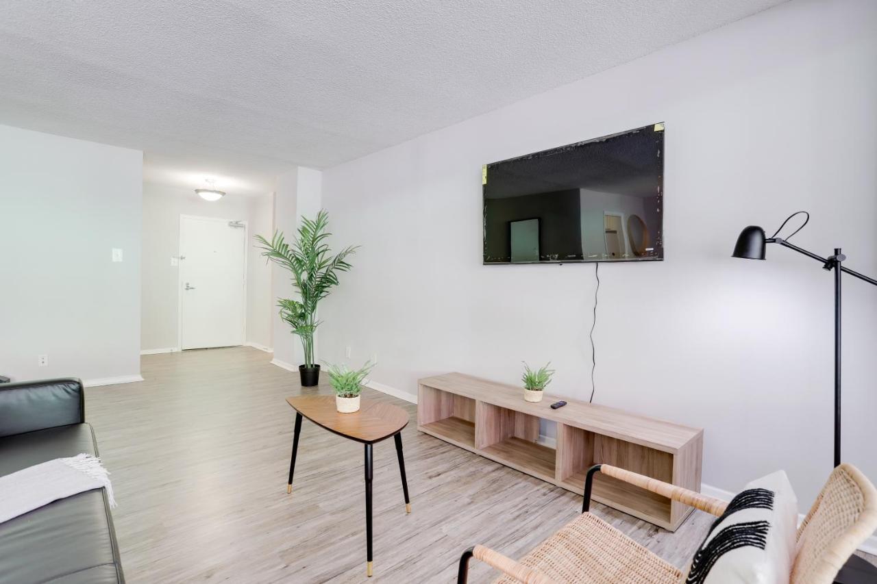 Modern Apartment At Crystal City Arlington Exterior foto